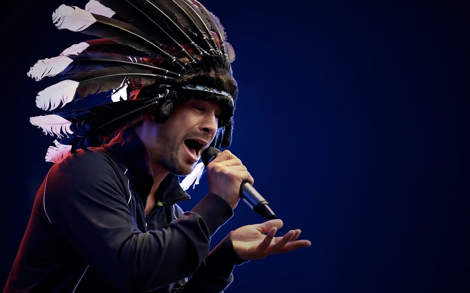 Jamiroquai festeja sus 30 años de su disco mas icónico